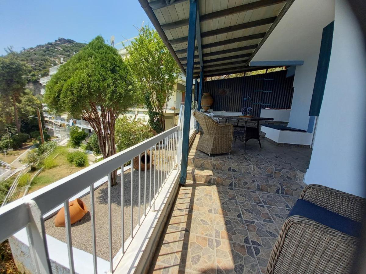 Apartmán Balcony By The Sea PalaiónTsiflíkion Exteriér fotografie