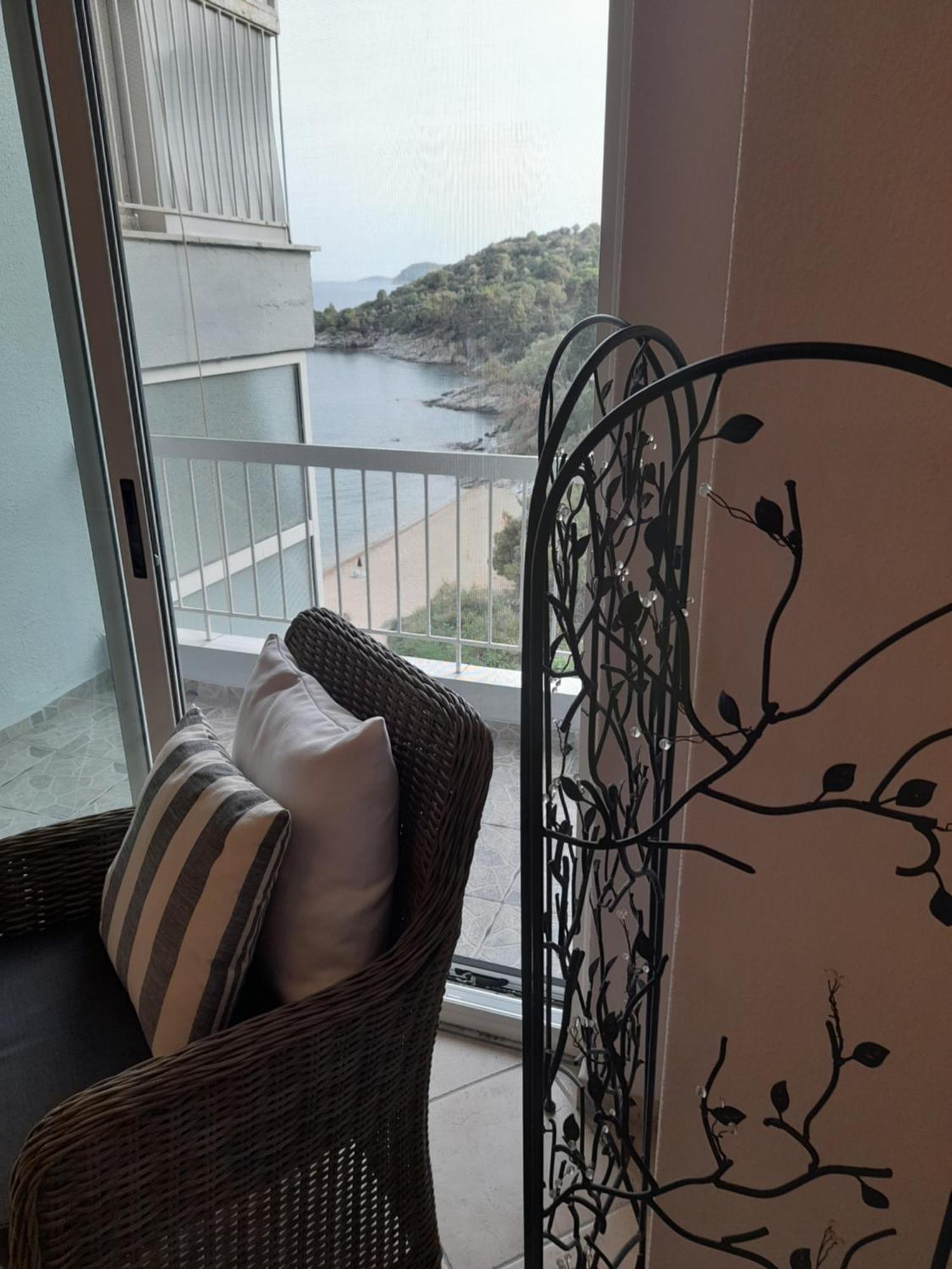 Apartmán Balcony By The Sea PalaiónTsiflíkion Exteriér fotografie